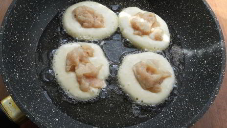 оладьи с начинкой из куриного фарша