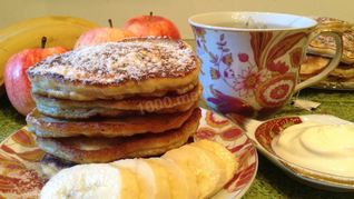 Оладьи с яблоками и бананами на кефире