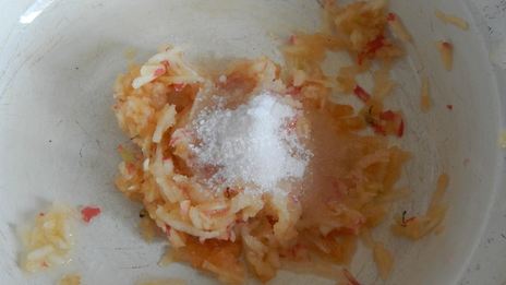 оладьи с яблоками на кефире