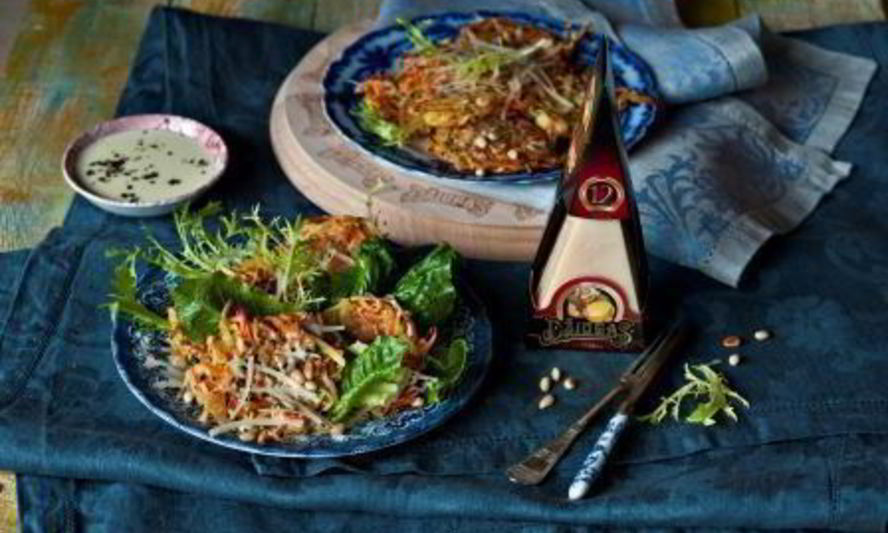 Рецепт овощных оладий с сыром и сливочным соусом