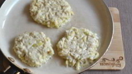 постные яблочные оладьи