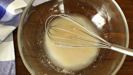 пышные оладьи на простокваше на дрожжах