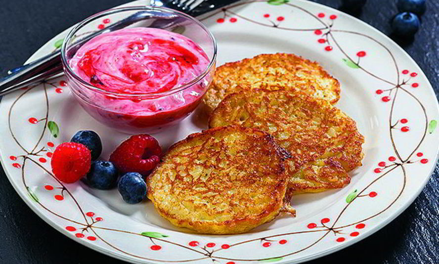 Рецепт рисовых оладий с ягодным соусом