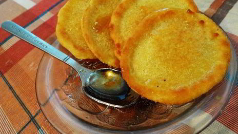 тонкие кукурузные блинчики с куркумой