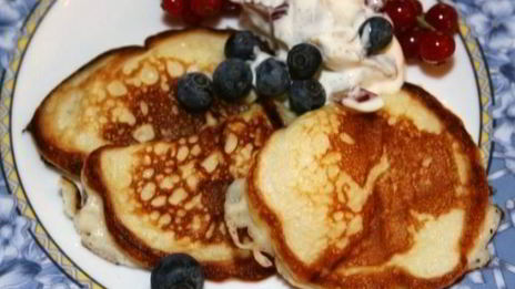 творожные оладьи с ягодами