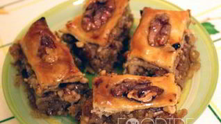 Пахлава из слоеного теста