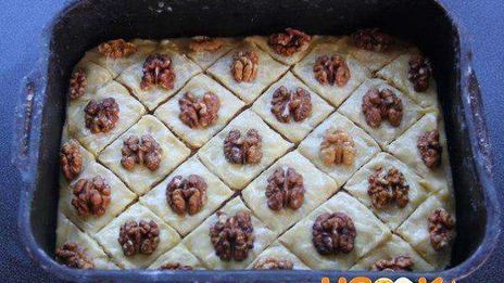 пахлава медовая с орехами