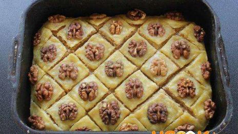 пахлава медовая с орехами