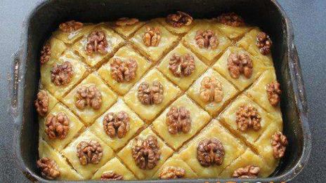 пахлава медовая с орехами