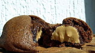 Печенье с карамелью в шоколаде