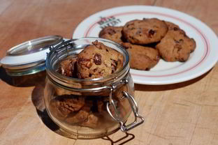 Печенье с клюквой и орехами пекан