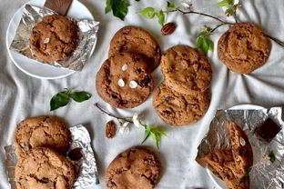 Печенье с шоколадом, ирисками и орехом пекан