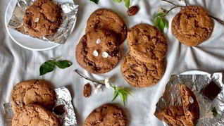 Печенье с шоколадом, ирисками и орехом пекан