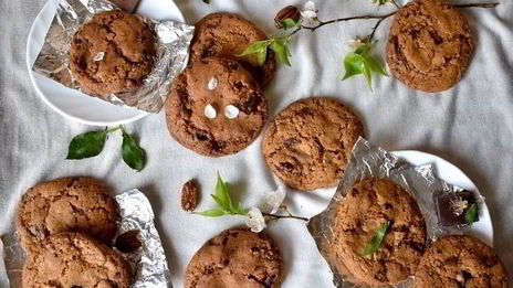 печенье с шоколадом, ирисками и орехом пекан