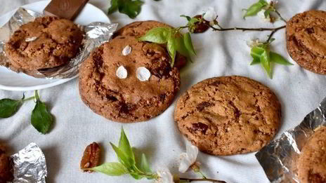 печенье с шоколадом, ирисками и орехом пекан