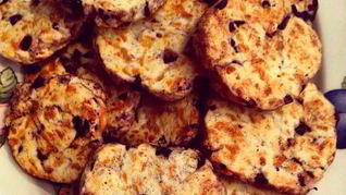 Печенье с сыром и оливками