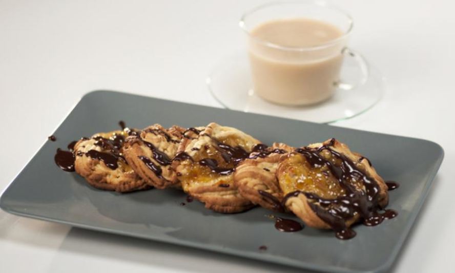 Рецепт песочного печенья с шоколадным чили соусом