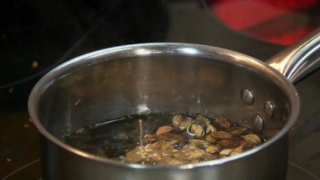 песочное печенье с шоколадным чили соусом