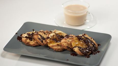 песочное печенье с шоколадным чили соусом