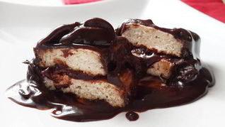 Постный шоколадный десерт с имбирно-лимонным печеньем