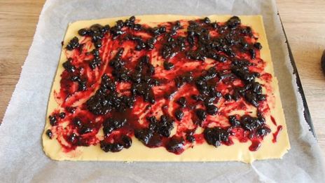 тертое печенье с вареньем