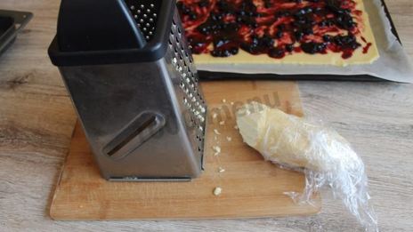 тертое печенье с вареньем