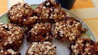 Творожно-овсяное печенье с вишней