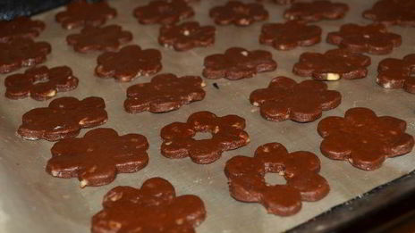 вкуснейшее шоколадное песочное печенье с малиновым конфитюром