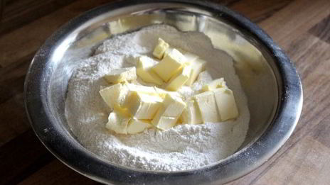 банановый пирог в пряной заливке