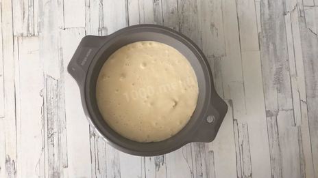 бисквитный пирог с айвой в карамели