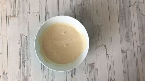 бисквитный пирог с айвой в карамели