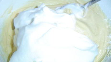 бисквитный пирог с медом и абрикосами