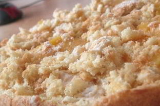 Бисквитный пирог с персиками