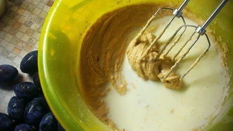 быстрый пирог со сливами