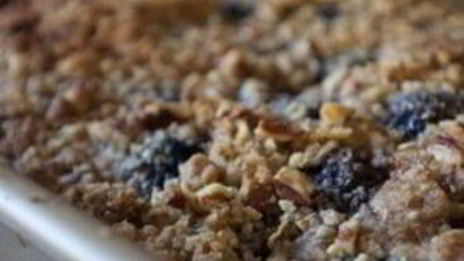 ежевичный пирог с орехами