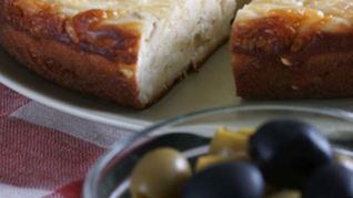 Греческий пирог с луком и сыром