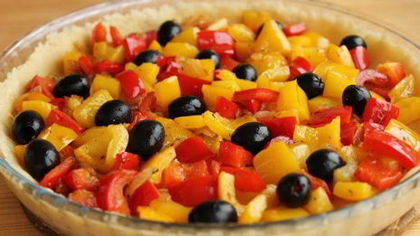 киш с болгарскими перцами и маслинами