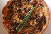 Киш с грибами и луком-пореем
