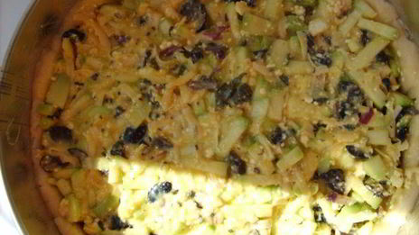 киш с кабачками и маслинами