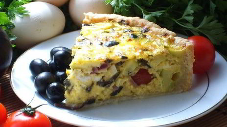 киш с кабачками и маслинами