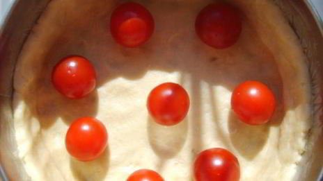 киш с кабачками и маслинами