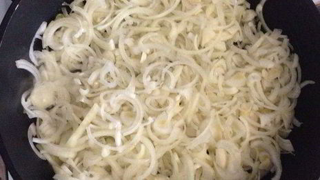 многослойный луковый пирог