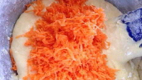 морковный пирог со сливочной прослойкой