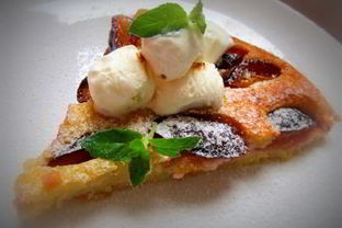 Нежнейший пирог со сливами