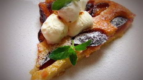 нежнейший пирог со сливами