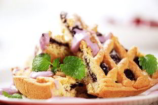 Ореховый пирог с ежевикой