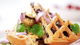 Ореховый пирог с ежевикой