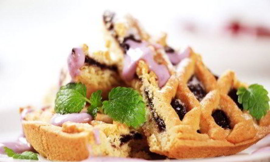 Рецепт орехового пирога с ежевикой