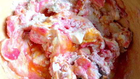 песочный пирог с фруктами в творожном муссе