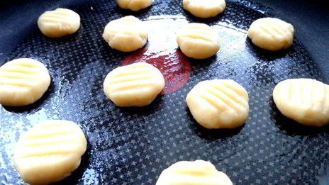 песочный пирог с фруктами в творожном муссе